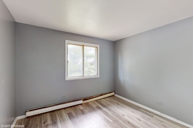 Building Photo - 2432 Waterbury Dr
