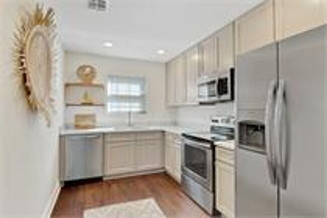 Building Photo - Renovated Central City Home with Open Floor Plan & Parking