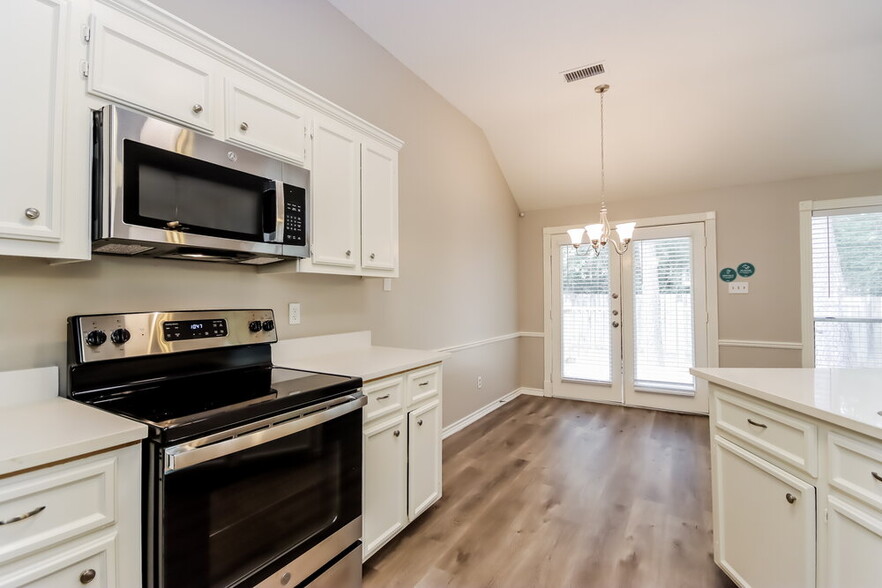 Building Photo - 4018 Hunnington Dr