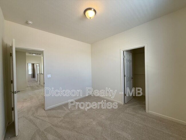 Building Photo - 10760 Ridgebrook Dr