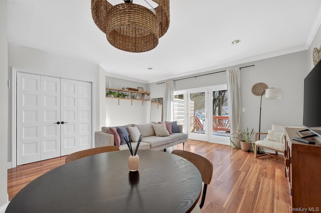 Building Photo - 90 Roundtree Ct