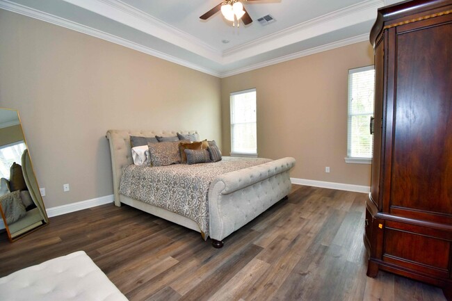 Building Photo - Beautiful 5 Bed 4 Bath Home in Ruston!