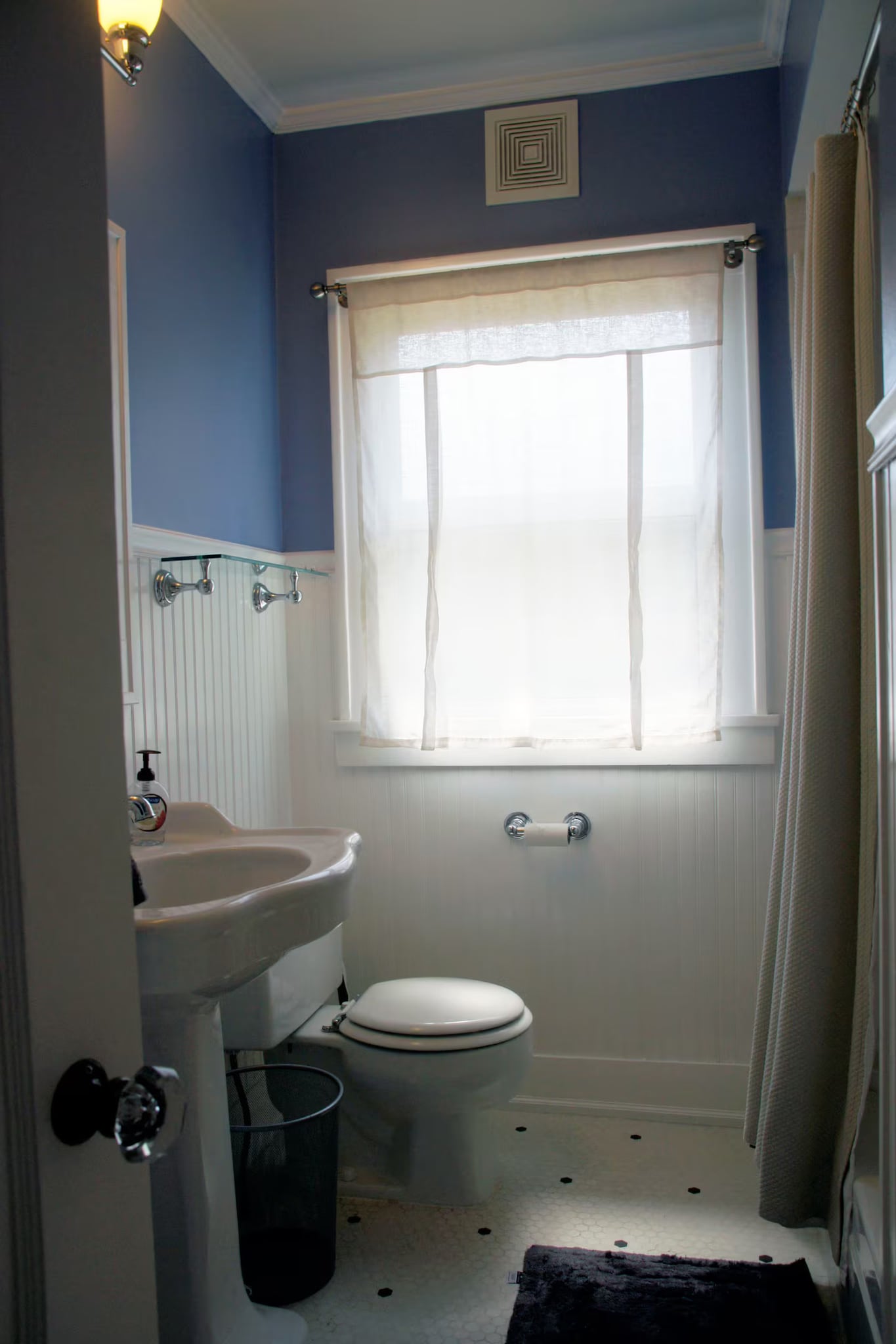 Bathroom - 2904 NE Schuyler St