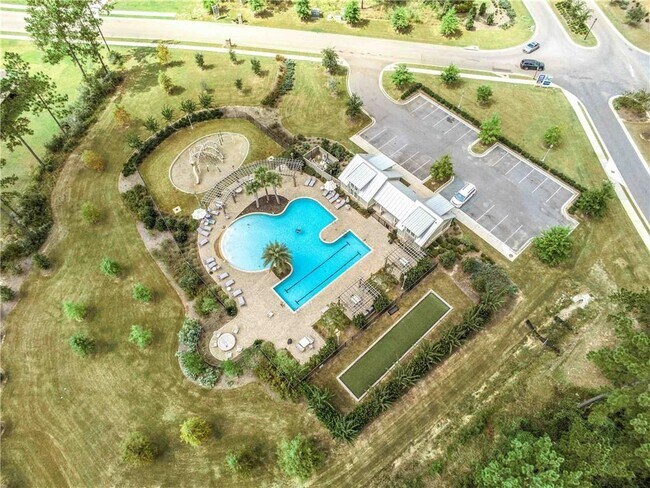 Building Photo - 13137 Cavalier St