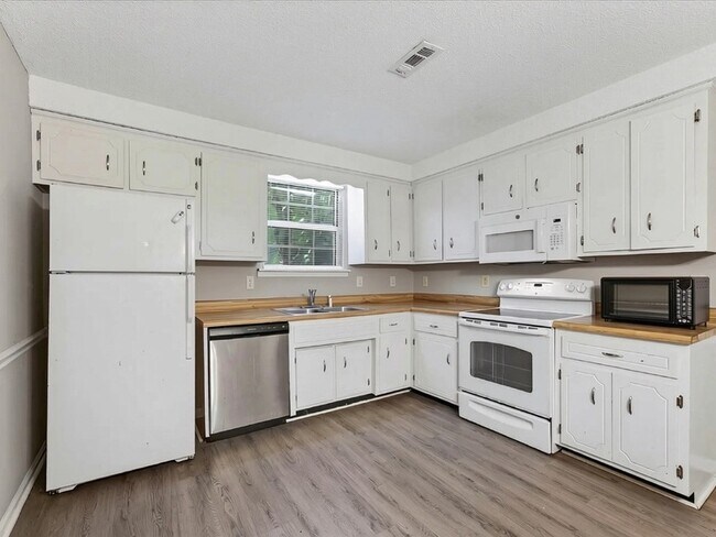 Building Photo - 114 Cunningham Pl