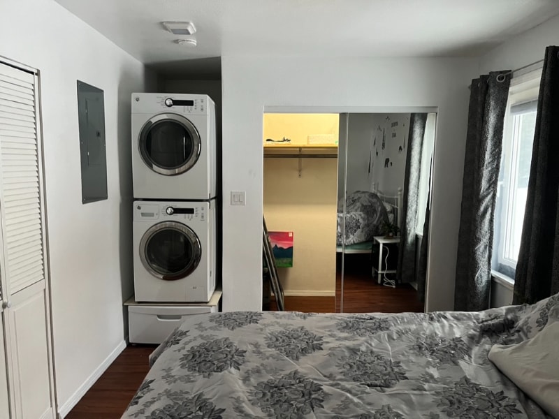 Building Photo - 690 El Rancho Dr