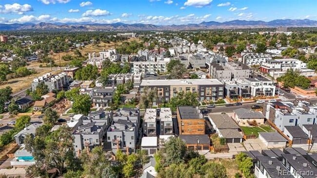Building Photo - First Month on Us!  Gorgeous Contemporary ...