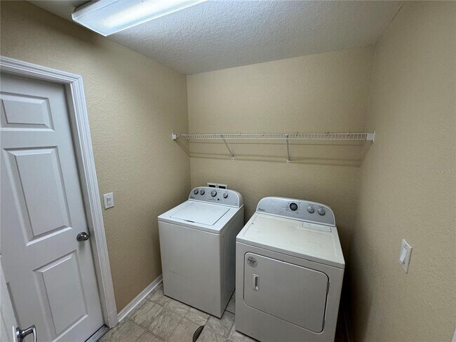 Building Photo - 4876 Summerfield Cir