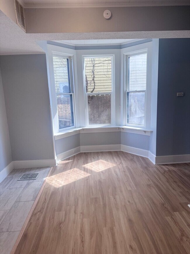 Building Photo - Remodeled 4 Bedroom 1 Bathroom Home