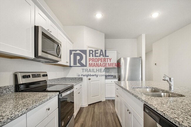 Building Photo - Attractive 4/2 Open Concept Home