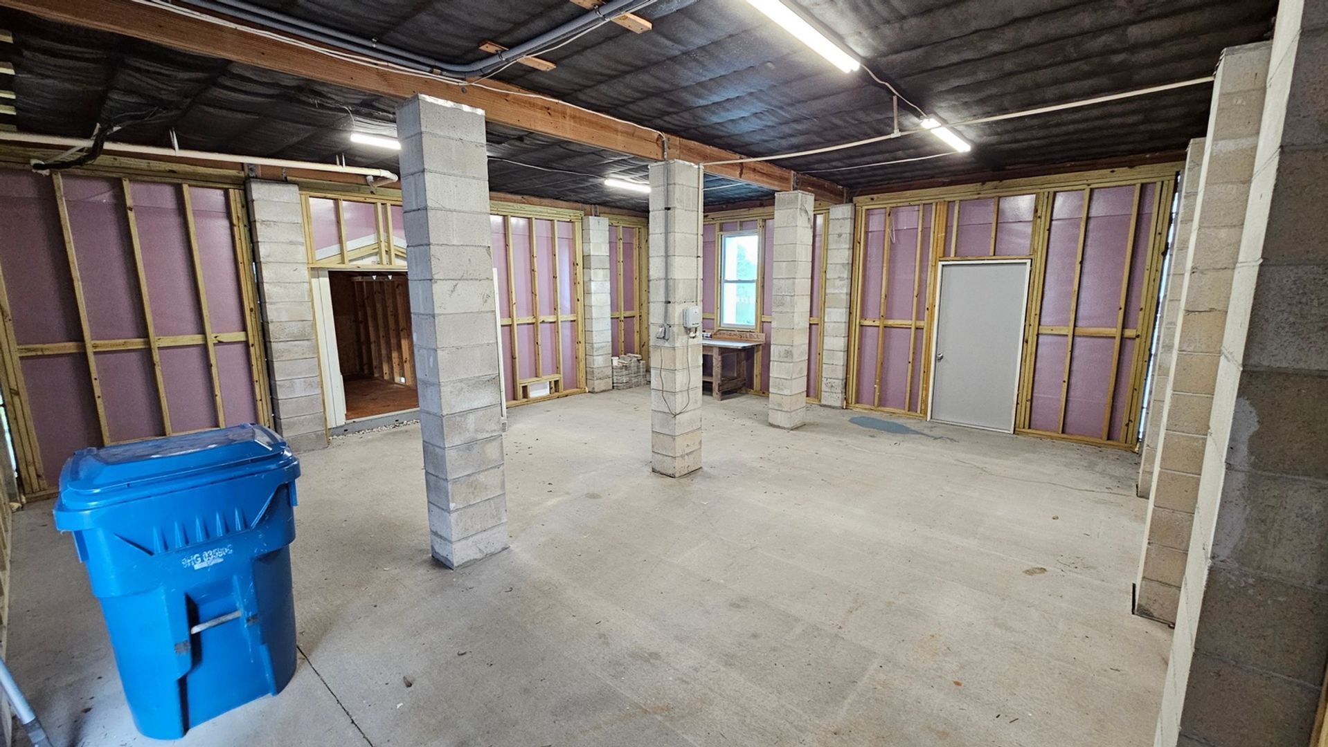 Building Photo - 3340 Oleander Dr