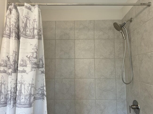 Building Photo - 381 Northaven Ave