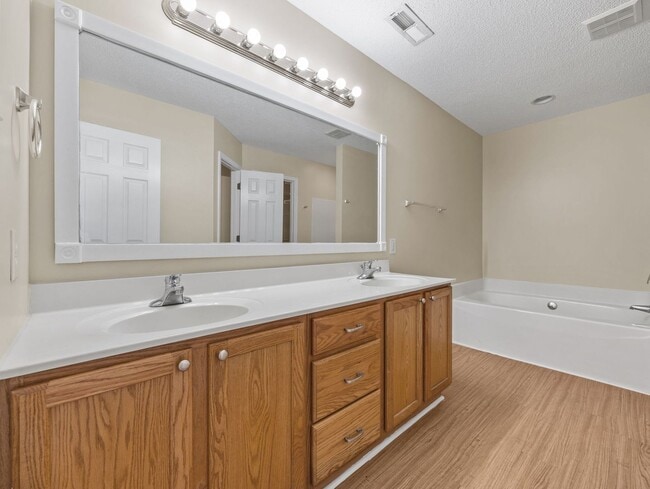 Building Photo - Welcome to Raintree!