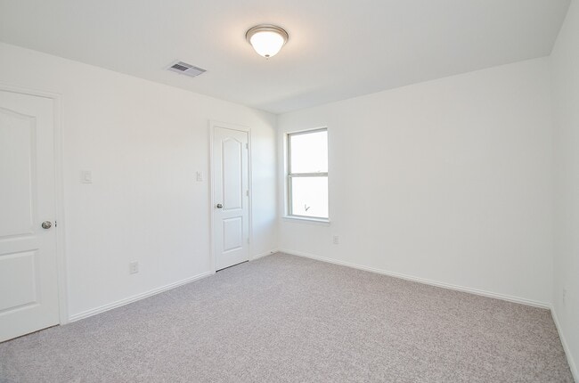 Building Photo - 7919 Royal Palm Dr