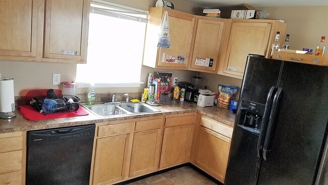 Building Photo - Awesome 5BR house walking distance to UofL!