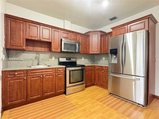 Building Photo - 700 SW 51st Ave