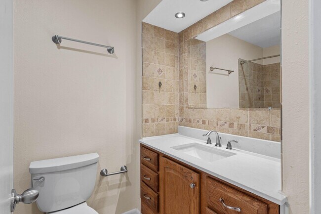 Building Photo - 137 Deville Dr