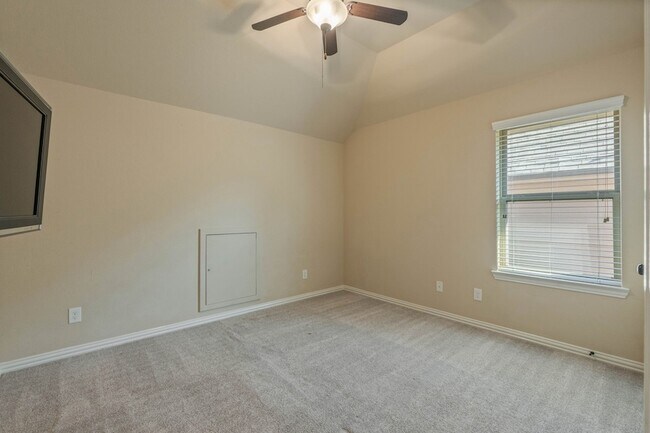 Building Photo - 166 Lindenberry Cir