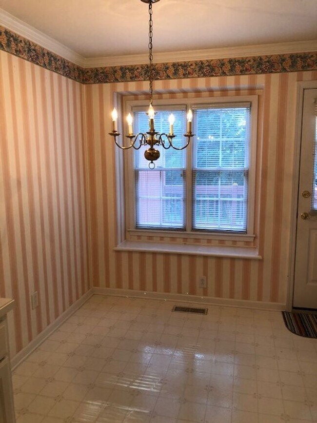 Building Photo - READY TO MOVE IN! 2 Beds 2 Baths! Price ad...