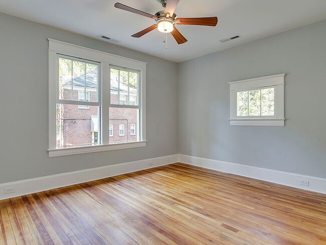 Building Photo - 926 W Trinity Ave