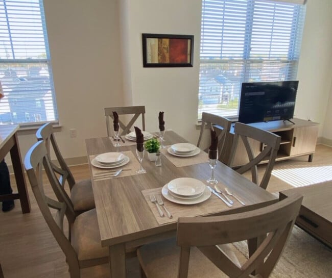 Building Photo - 1202 Marquis Pkwy