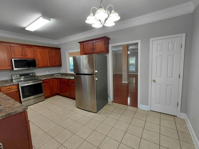 Building Photo - 300 Hampton Forest Dr