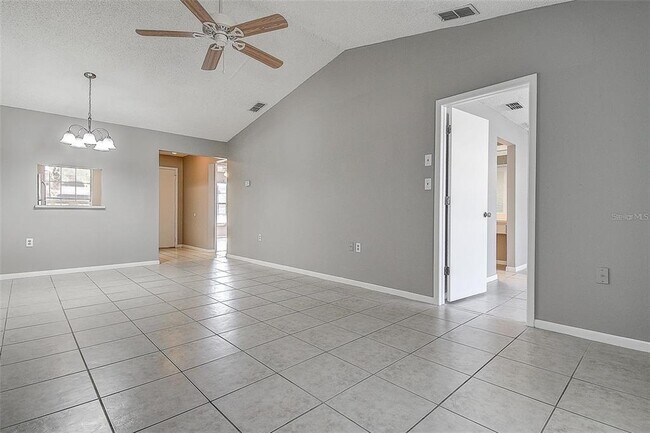 Building Photo - 4752 Sunny Loop