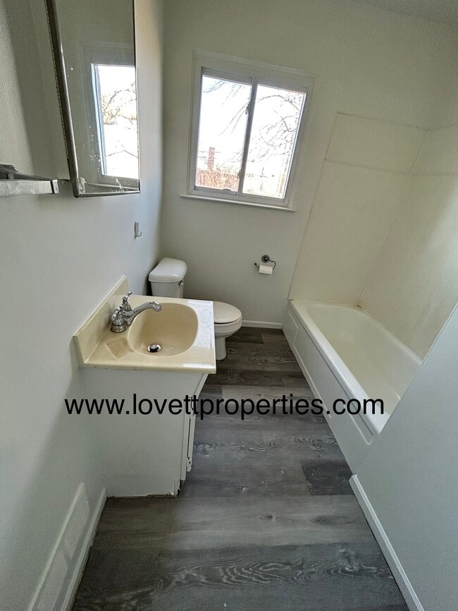 Building Photo - 17221 New York St