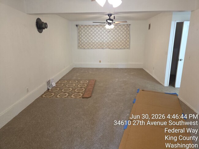 Building Photo - Federal way split level home - 3 bedrooms 2 bathrooms, AC, RV parking, EV Chargers and more, Avai...
