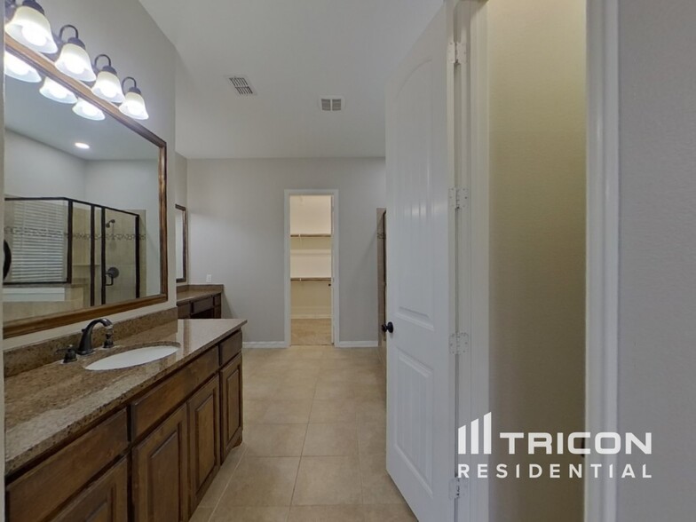 Building Photo - 5616 Granada Dr