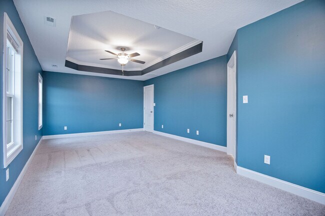 Building Photo - 917 Uplands Ln