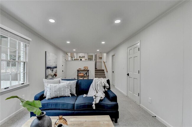 Building Photo - 1450 Cedarhurst Dr