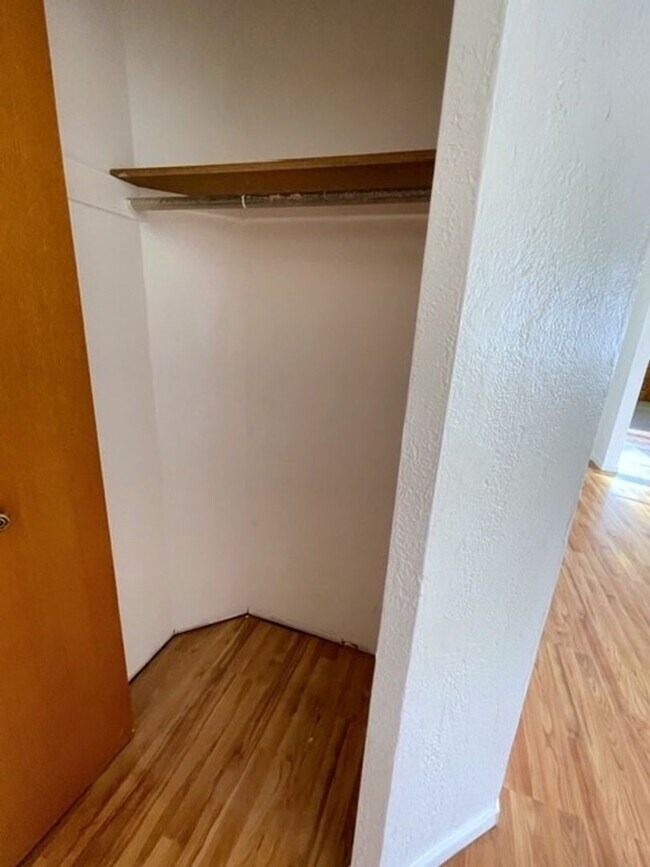 Building Photo - RARE FIND! Spacious and bright three bedro...