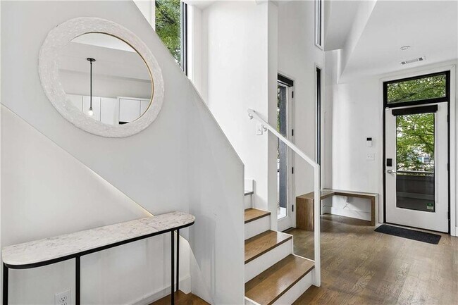 Building Photo - 575 Highland Ave NE