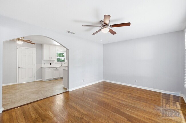 Building Photo - 1604 Sanchez St