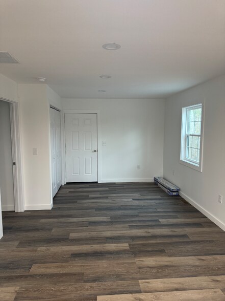 Building Photo - 213 Bloom Dr