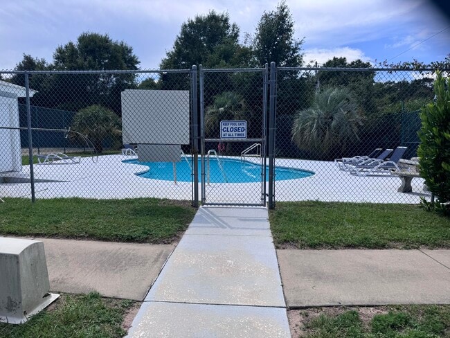 Building Photo - 2703 Bay Club Dr