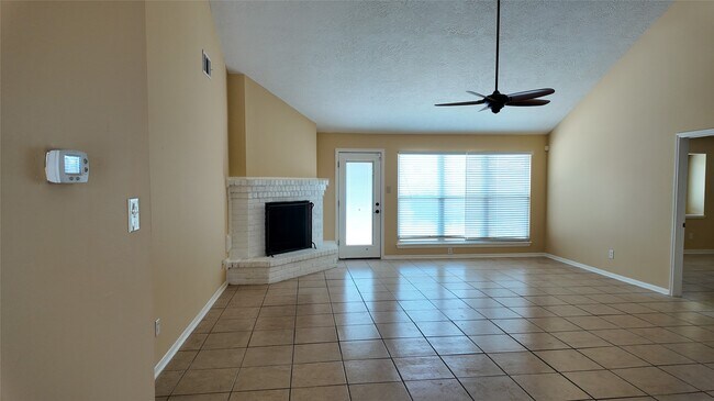 Building Photo - 7003 Glen Rosa Dr