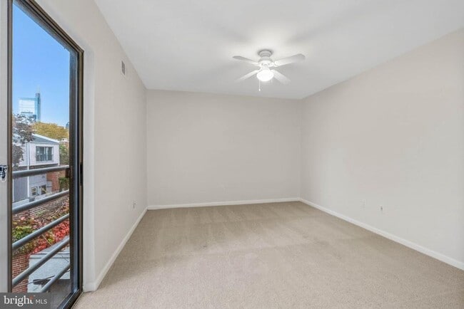 Building Photo - 2322 Wallace St