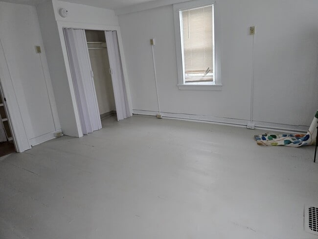 Building Photo - 27 Nichols Ave