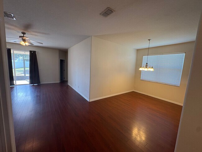 Building Photo - 3 Bed / 2 Bath Home in Mt. Dora – w/ Amenities!