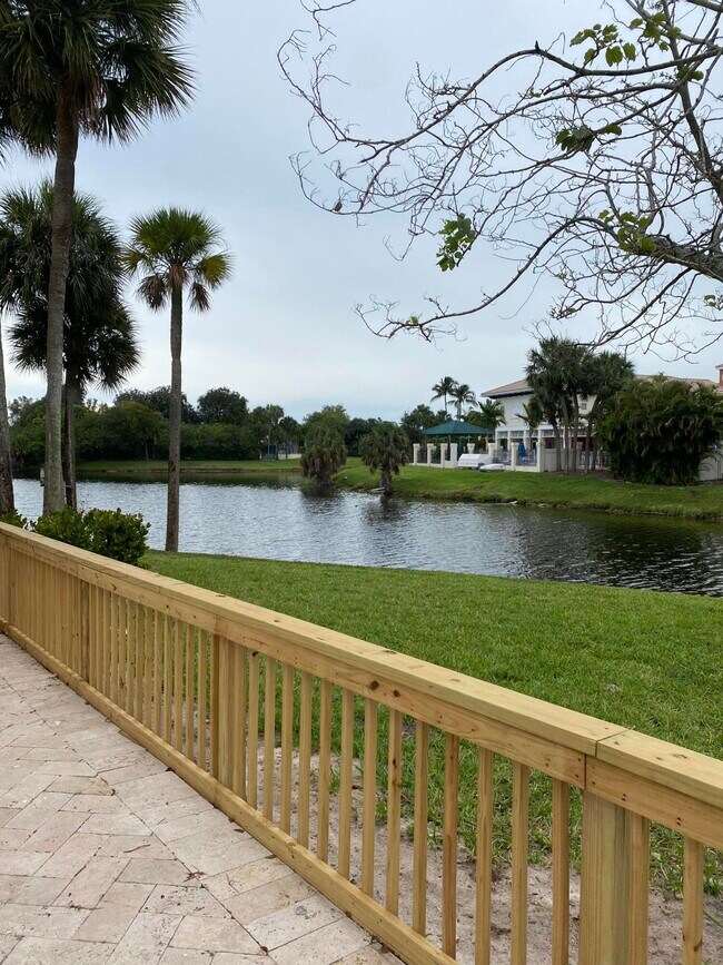 Building Photo - 5790 Fox Hollow Dr