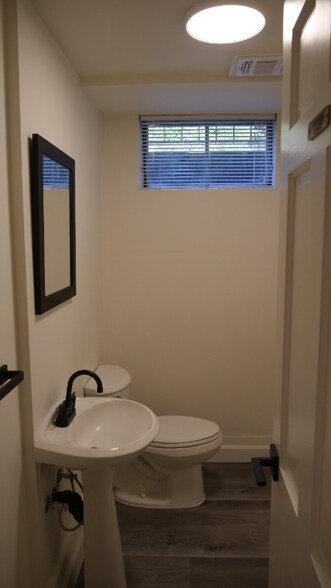 Building Photo - 1525 Ivy Ct