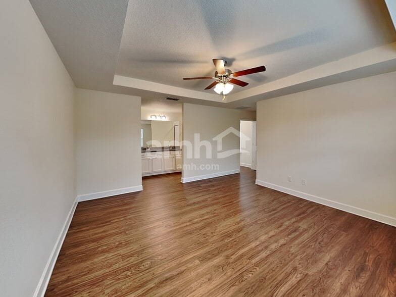 Building Photo - 8577 Highfield Ave