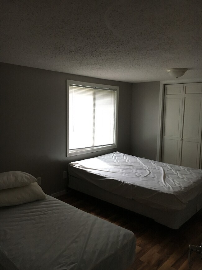 Bedroom 4 - 17340 Oak St