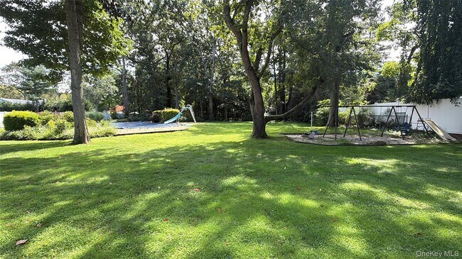 Building Photo - 8 Tree Hollow Ln