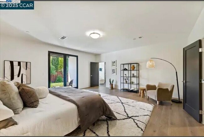 Building Photo - 132 Quinterra Ln