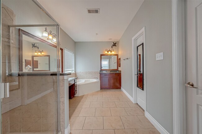 Building Photo - 7710 Eastwood Lake Ln