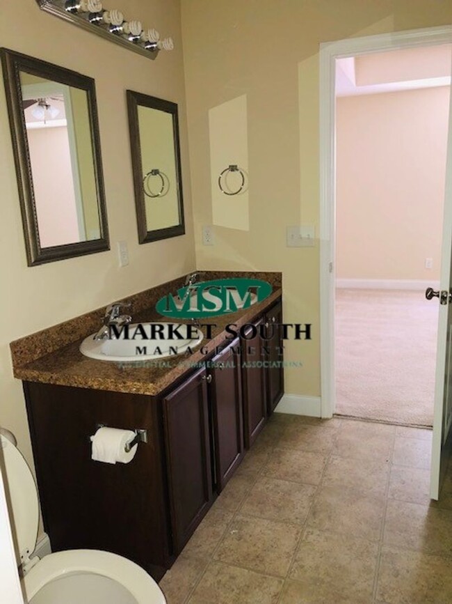 Building Photo - Live Oak Townhomes ~ Richmond Hill