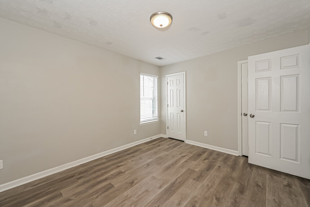 Building Photo - 444 Village Bluff Dr